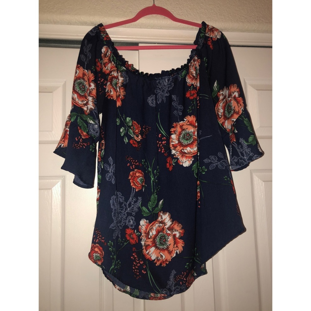 ☀️2 for $10☀️ Off the shoulder Floral Blouse